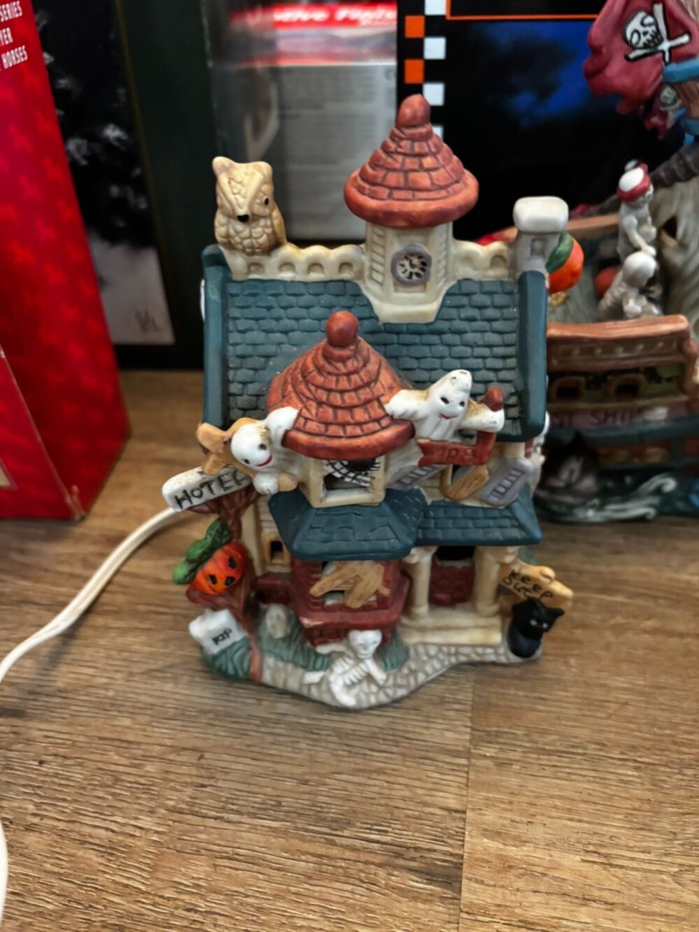 Lot 2 Spooky Hollow Halloween village light up building House and Hotel MIB
